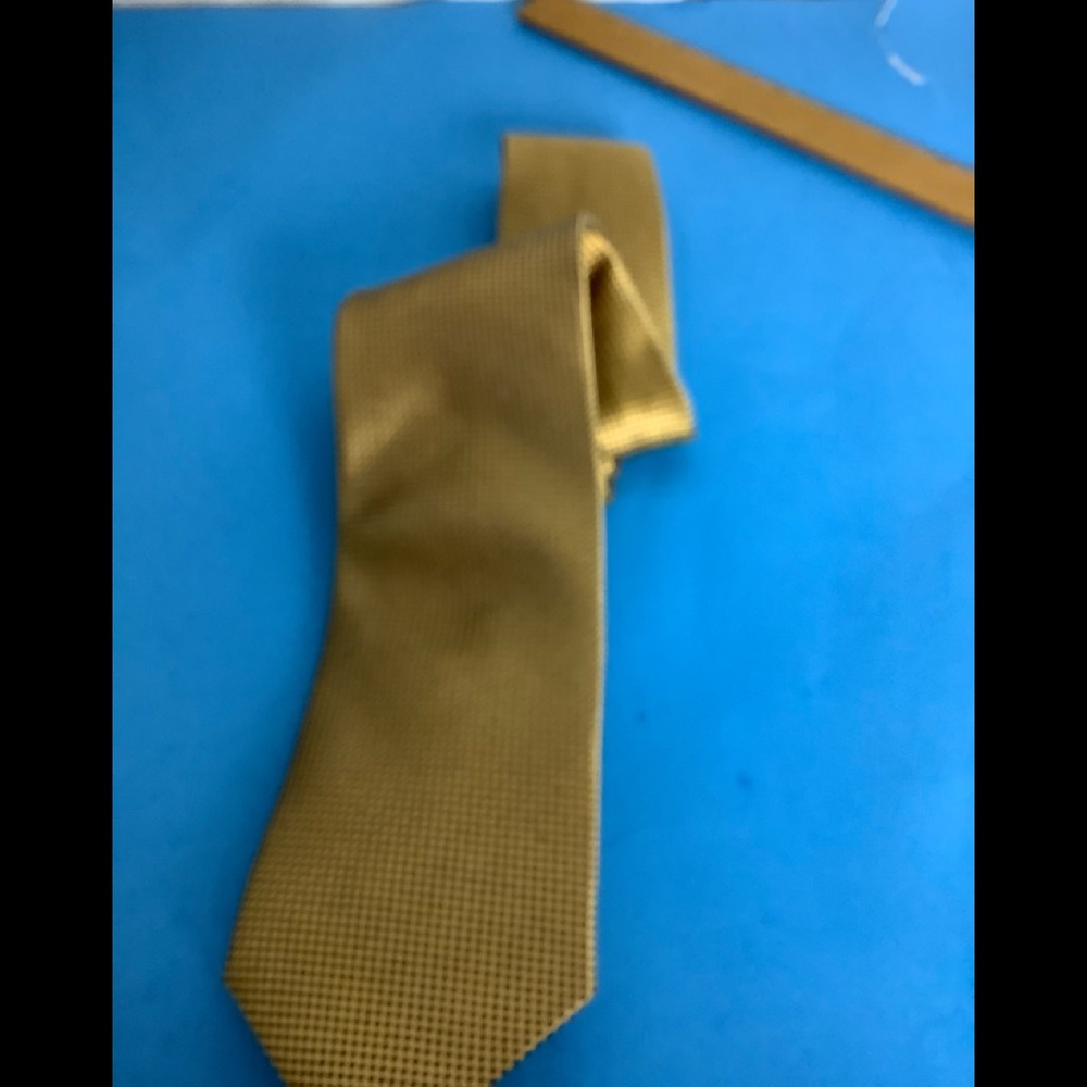 Jos A. Bank Signature Collection Gold Tie